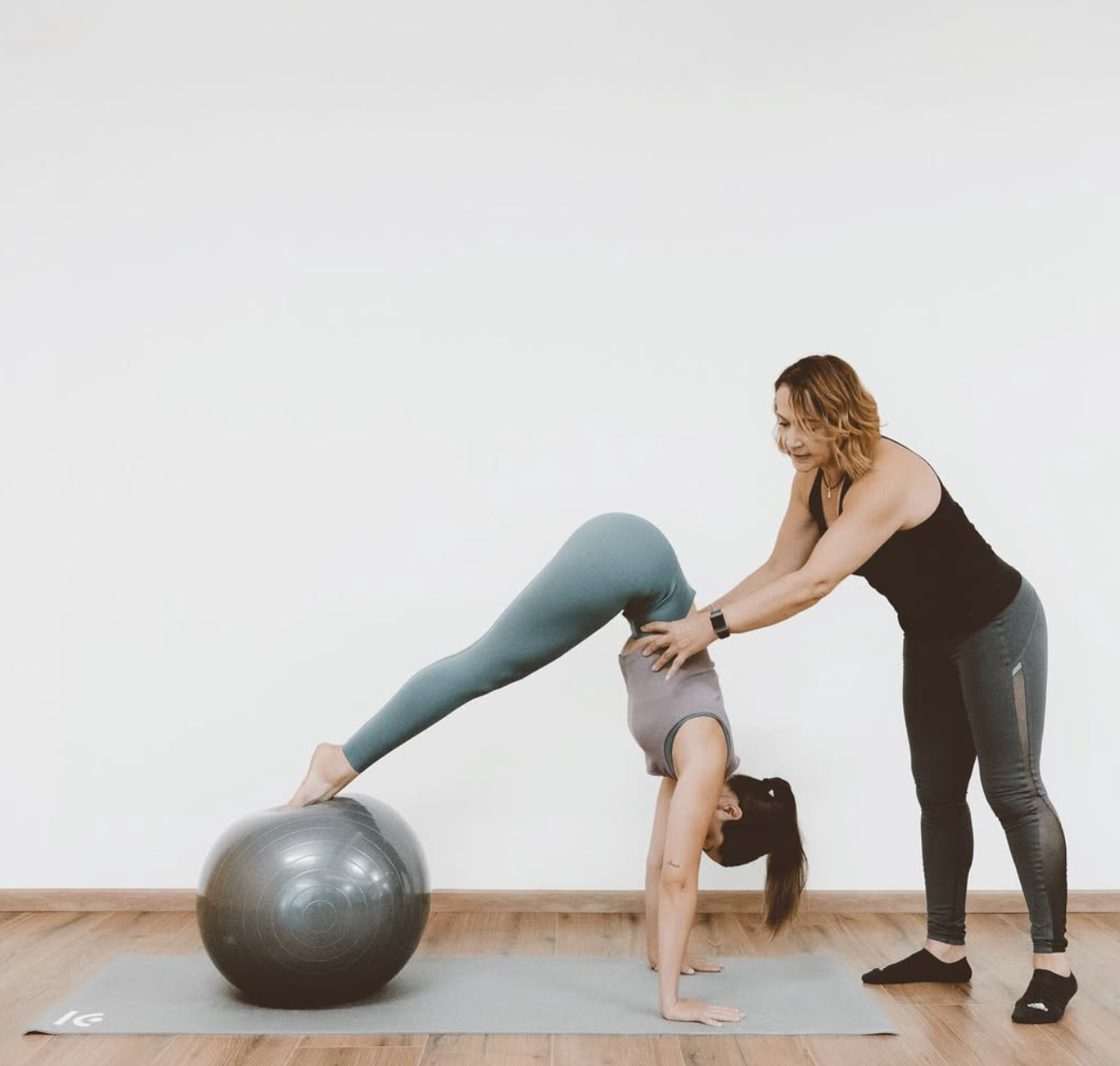BarreTonifica y esculpe cada músculo con movimientos inspirados en el ballet. Barre combina fuerza, flexibilidad y ritmo para transformar tu cuerpo y llenarte de confianza. ¡Inscríbete y siente la diferencia desde la primera clase!